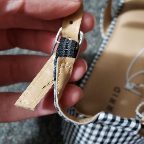 Torrid | Gingham Bow Sandal - Picture 5 of 7